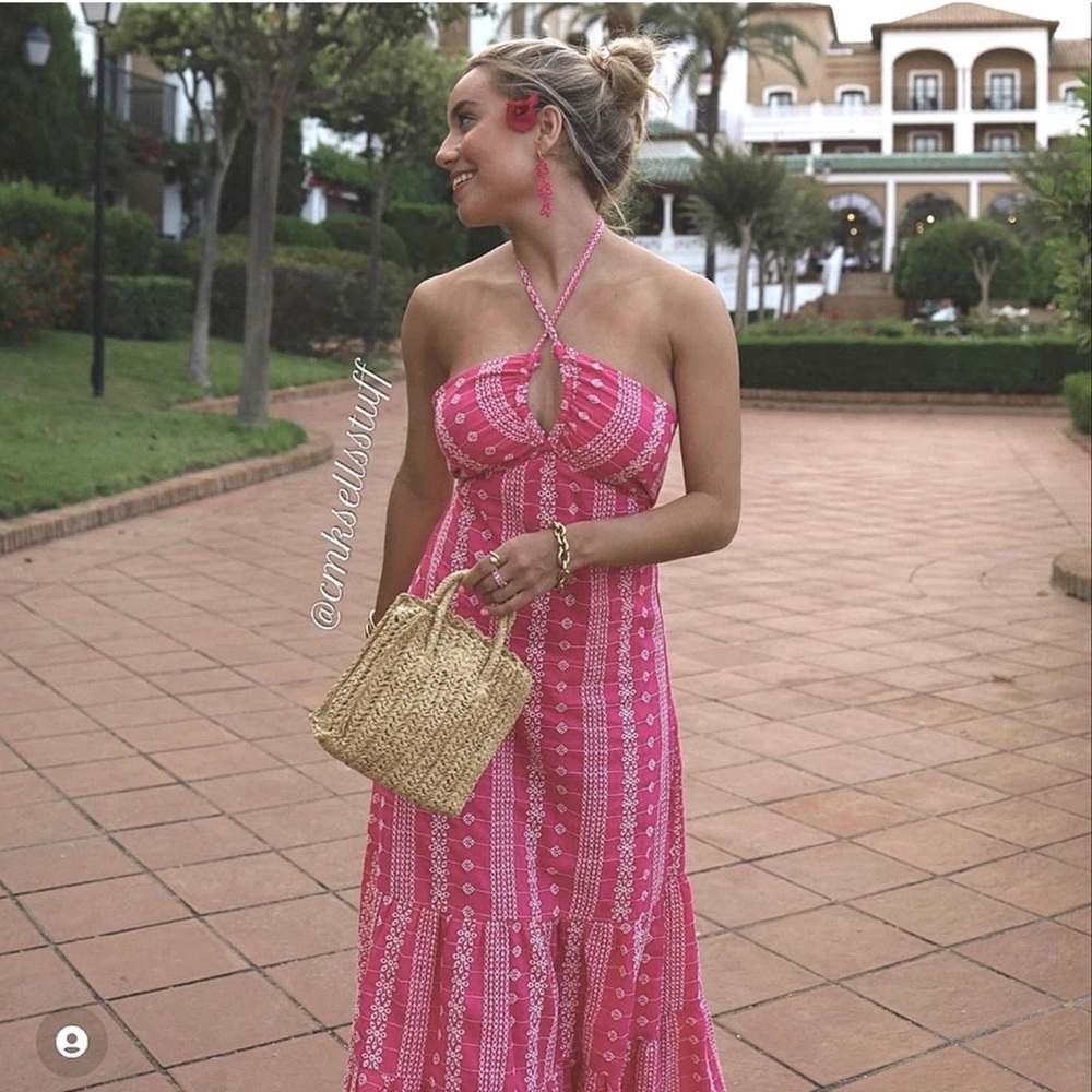 Zara Blogger Fave Pink Halter Back Tiered Eyelet
Embroidered Midi Dress sizeM